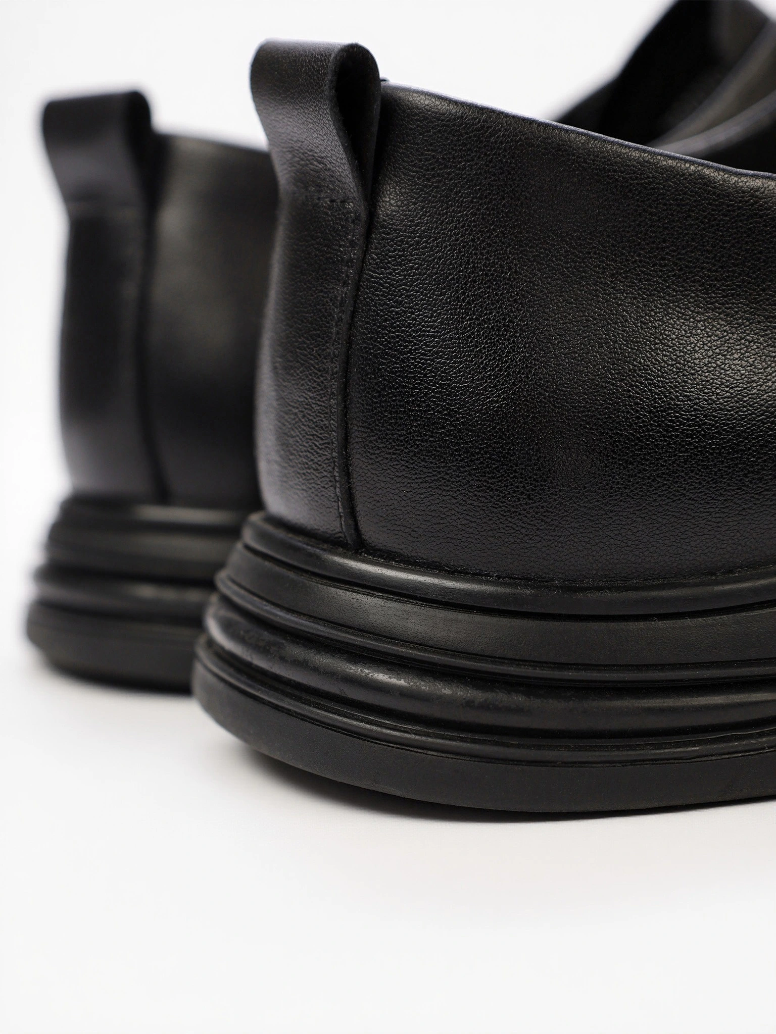 Туфли черного цвета со шнуровкой